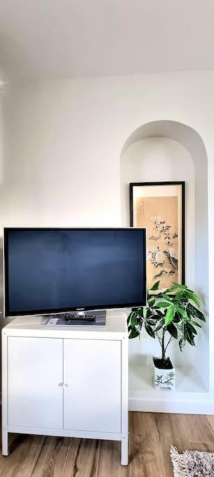 Chic & Garden - Parking - Wifi - Tv Apartment *